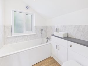 Family bathroom- click for photo gallery